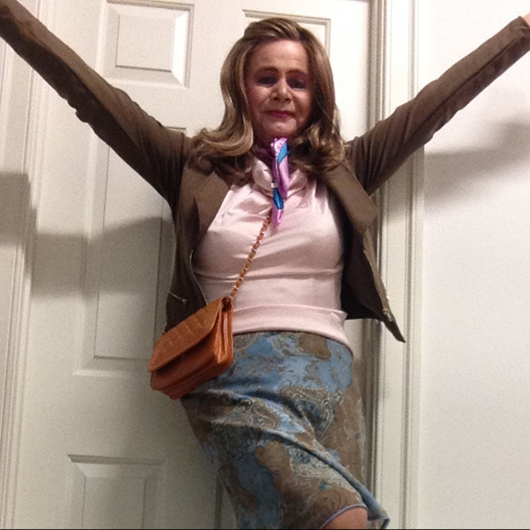 blouse - Picture 2 of 3